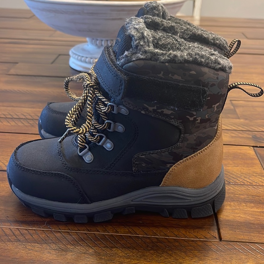 Thermolite Boys Size 13 Snow Boots Black Camo Tan, Upper Fur Lining, Sturdy Warm